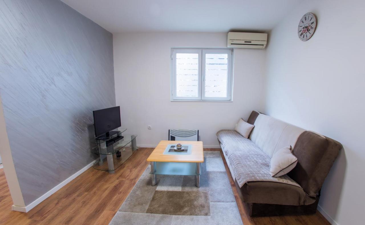 Cozy Corner Near Old Town Apartment โมสตาร์ ภายนอก รูปภาพ