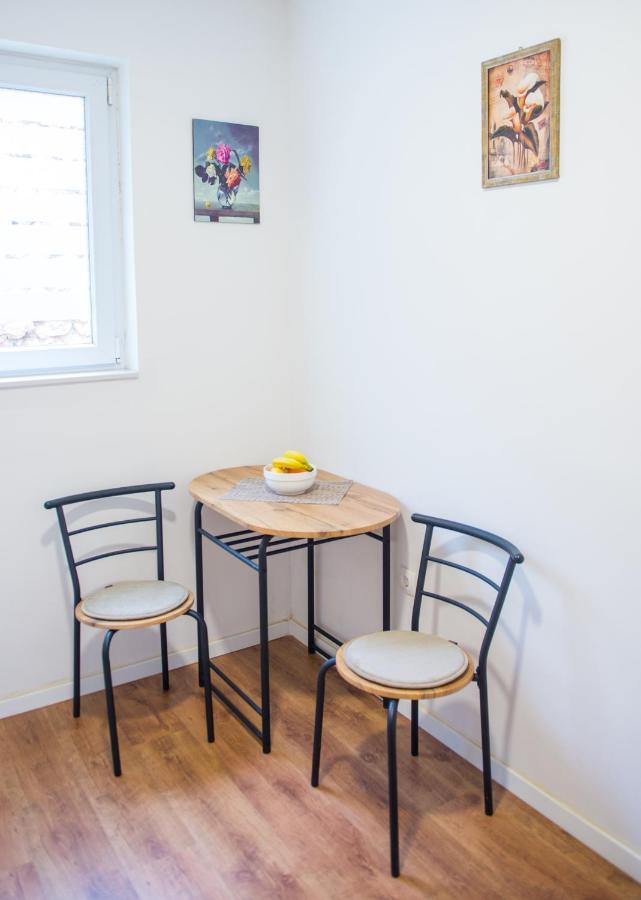 Cozy Corner Near Old Town Apartment โมสตาร์ ภายนอก รูปภาพ